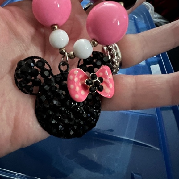Minnie Mouse 18’ Necklace - Picture 4 of 8